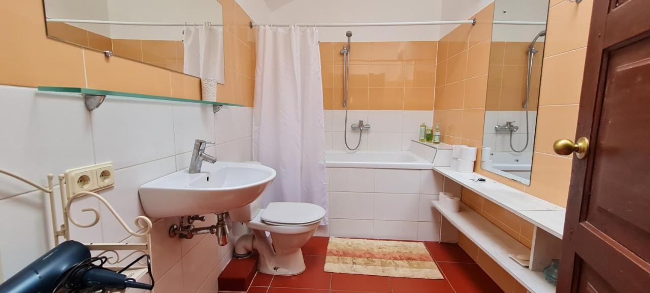 Regina House- Sv. Mikalojaus 13 Appartement VNO Buitenkant foto
